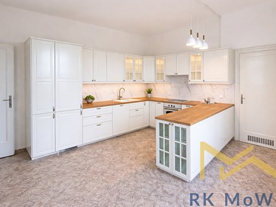 Pronájem bytu 6 pokojů a více 272 m²