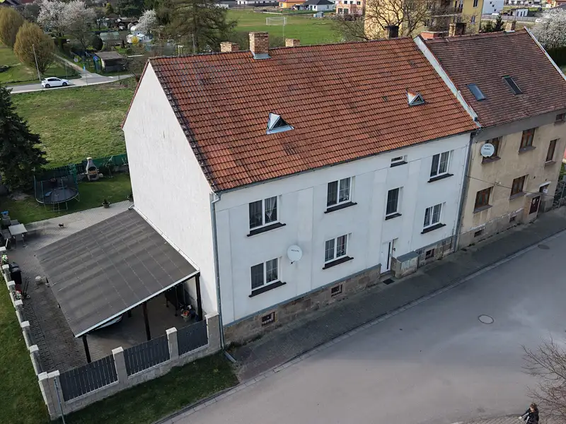 Prodej rodinného domu 330 m², pozemek 656 m², České Velenice – náhled fotky 1