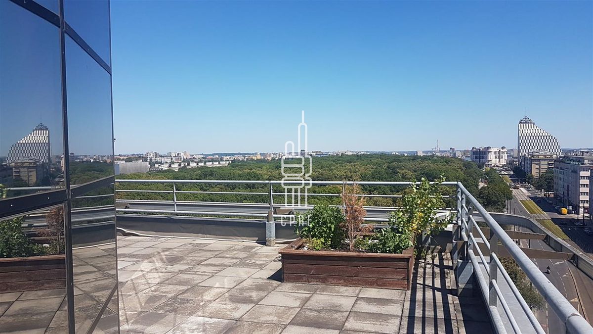 Pronájem kanceláře 1092 m² – fotografie 2