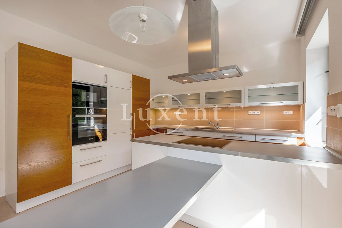 Pronájem kanceláře 417 m² – fotografie 5