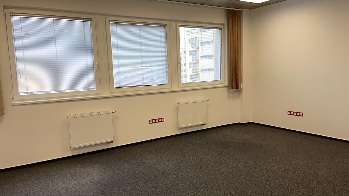 Pronájem kanceláře 32 m² – fotografie 2