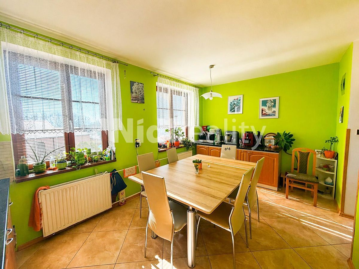 Prodej rodinného domu 285 m², pozemek 493 m² – fotografie 3