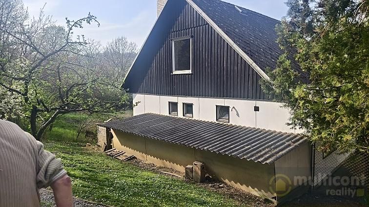 Prodej rodinného domu 210 m², pozemek 827 m² – fotografie 3