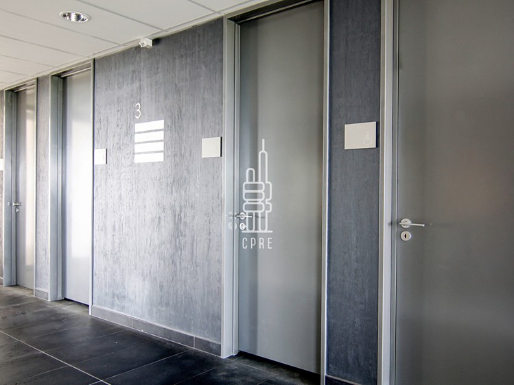 Pronájem komerčního prostoru, 322 m² (7 z 10)