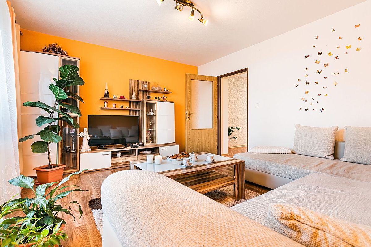 Prodej rodinného domu 197 m², pozemek 319 m² – fotografie 3