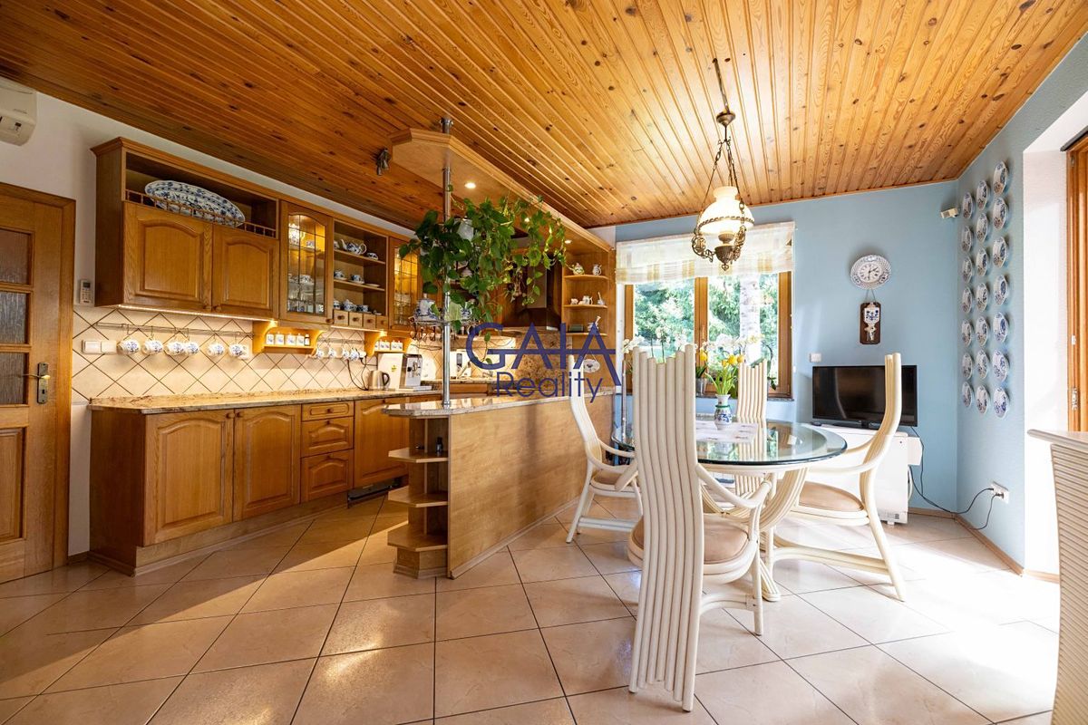 Prodej rodinného domu 354 m², pozemek 3088 m² – fotografie 2