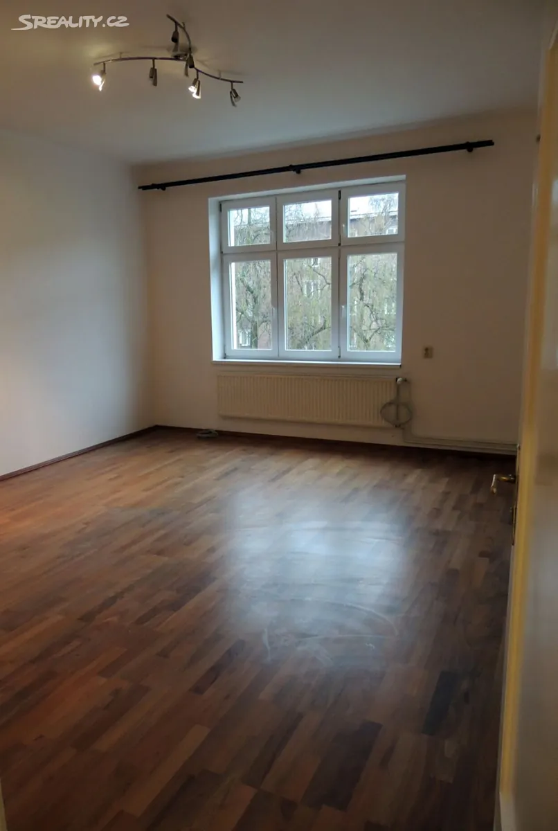 Pronájem bytu 2+1 81 m² – pohled 2