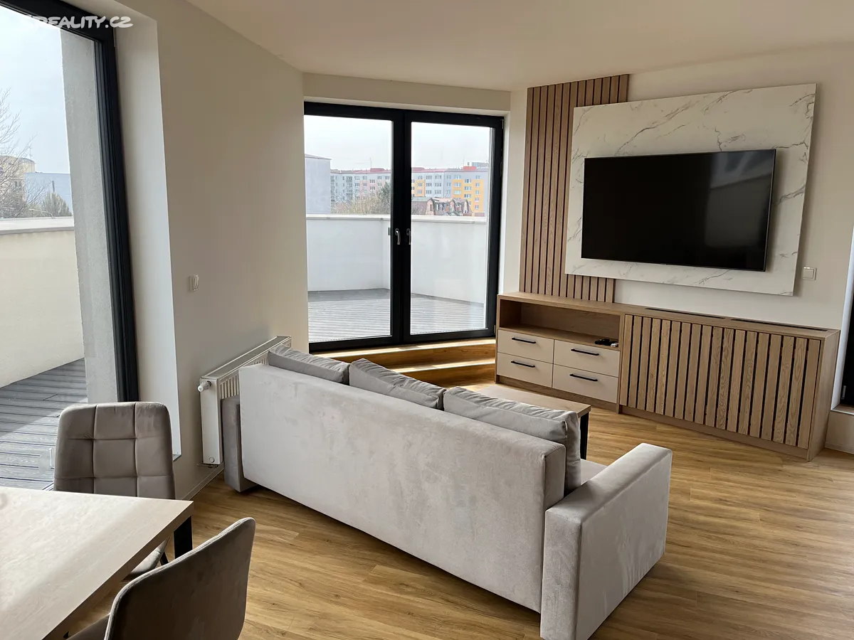 Pronájem bytu 1+kk 92 m² – pohled 3