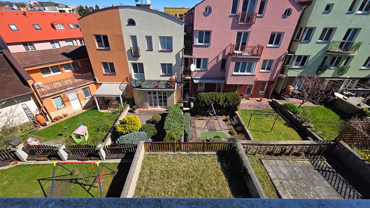 Prodej rodinného domu 260 m², pozemek 160 m² – fotografie 3