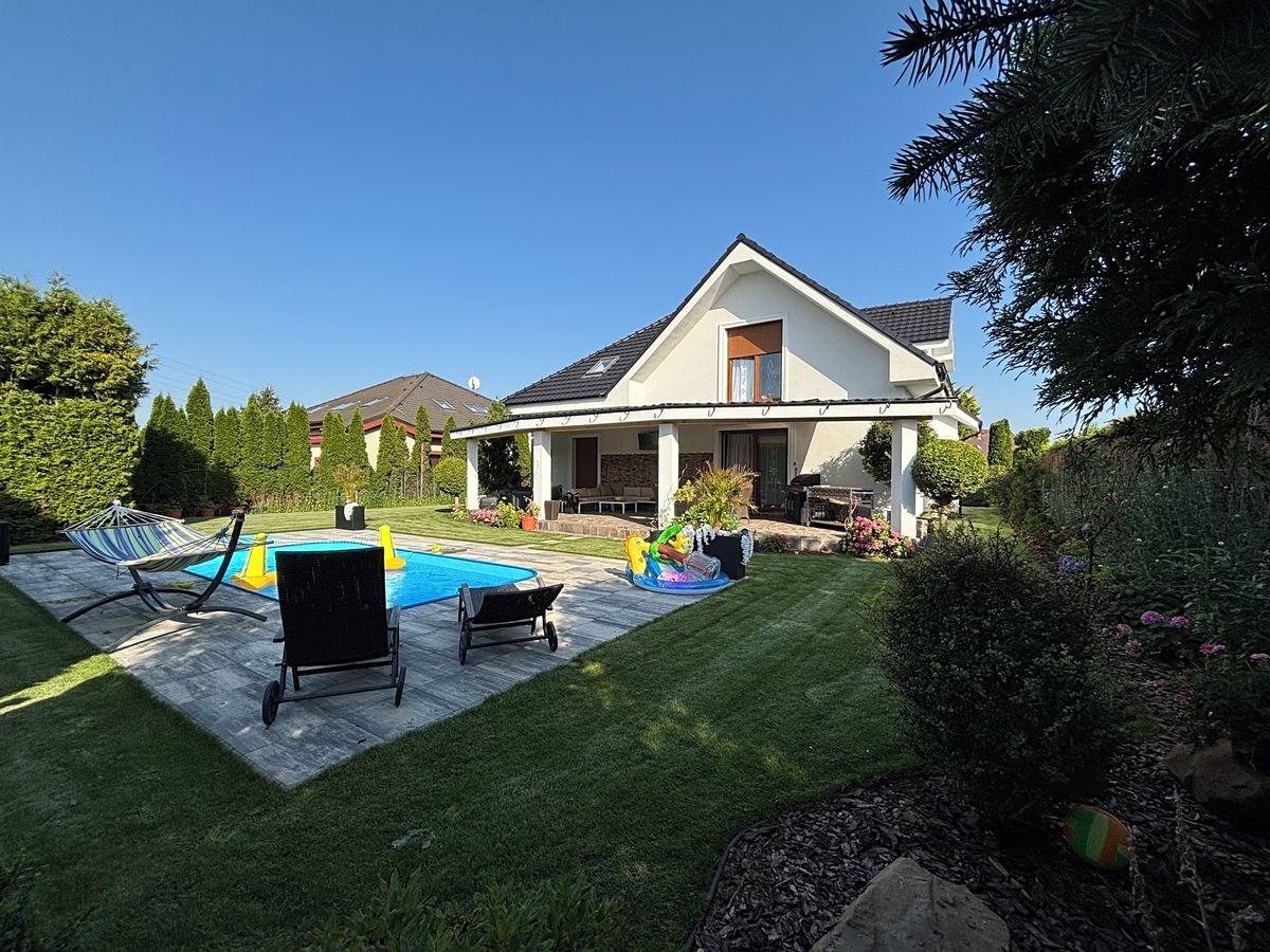Prodej rodinného domu 320 m², pozemek 832 m² – fotografie 3