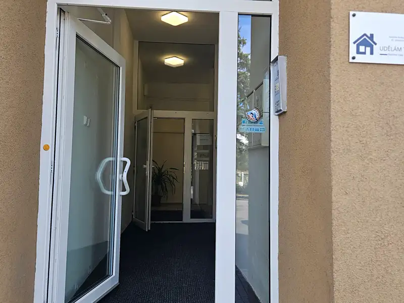 Pronájem kanceláře 12 m², Milovice – náhled fotky 3