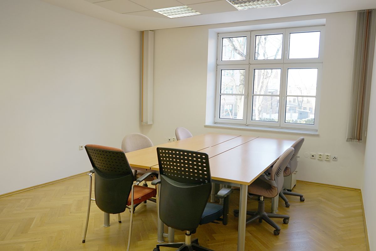 Pronájem kanceláře 77 m² – fotografie 3