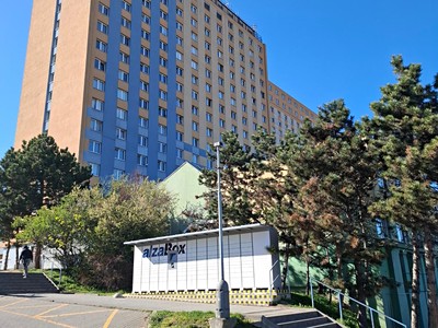 Pronájem garážového stání 17 m²