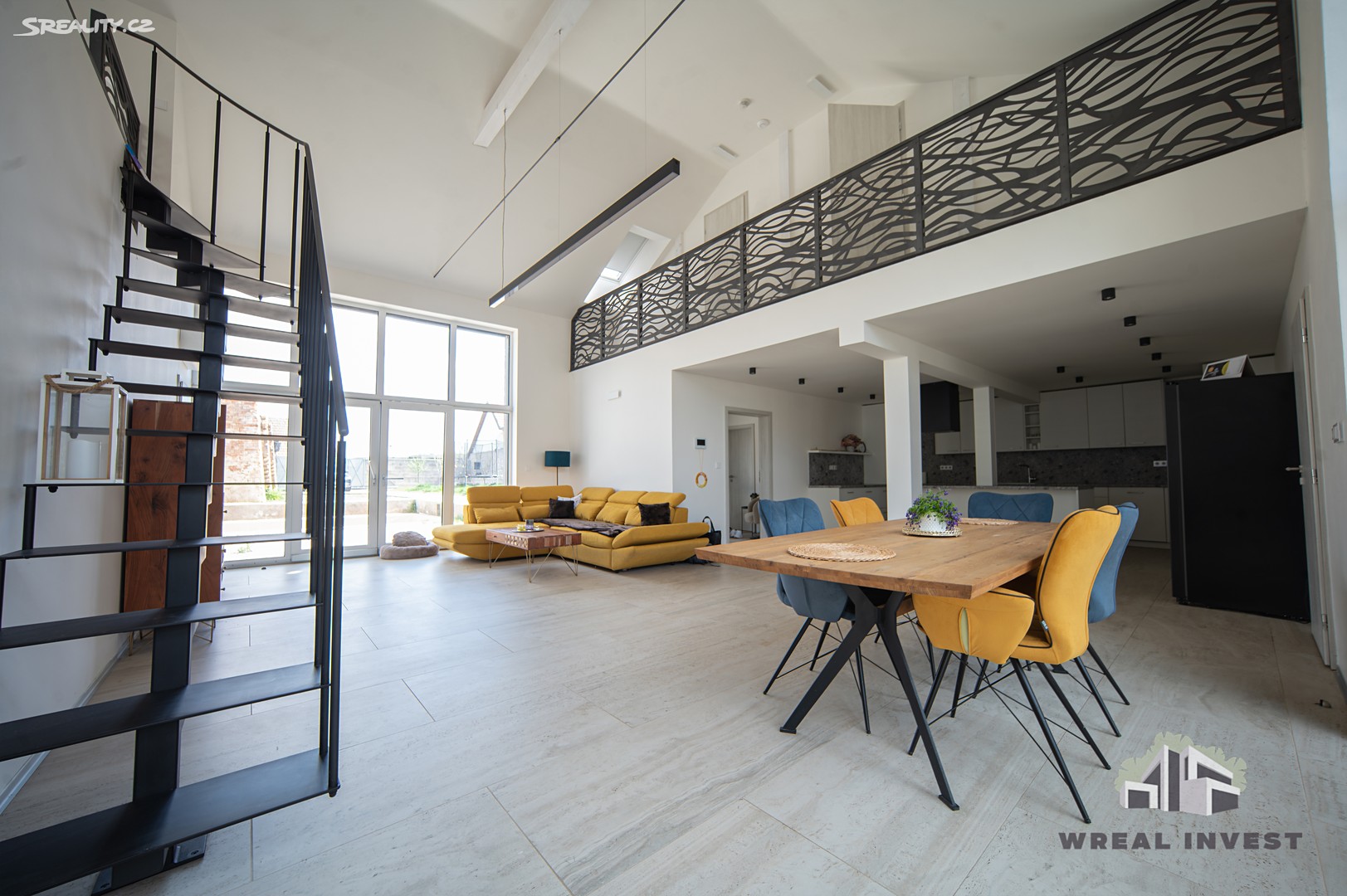 Prodej  rodinného domu 251 m², pozemek 794 m² – pohled 2