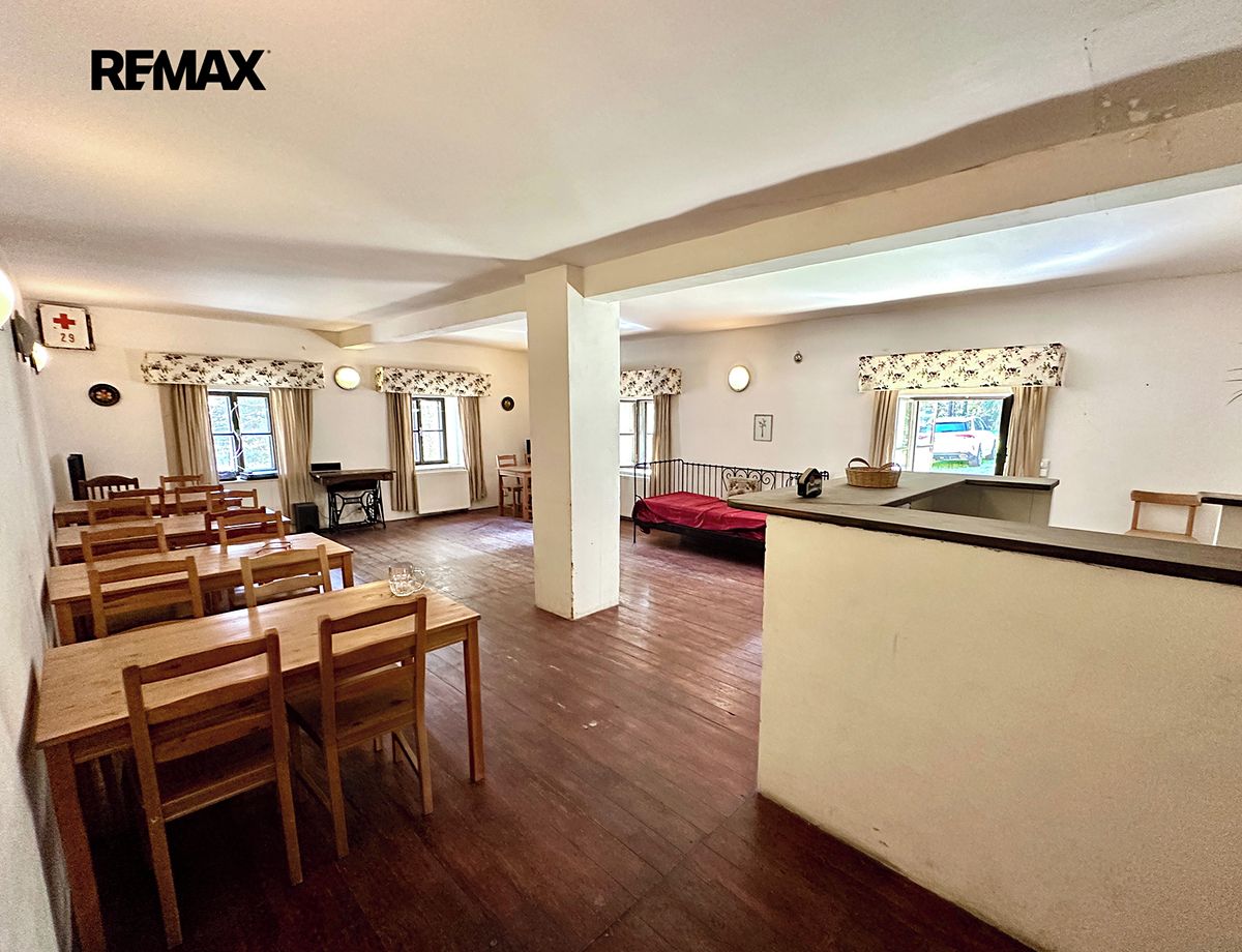 Prodej rodinného domu 400 m², pozemek 15757 m² – fotografie 5
