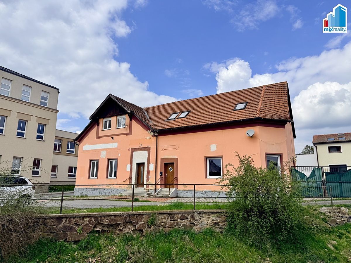 Prodej rodinného domu 397 m², pozemek 842 m² – fotografie 2