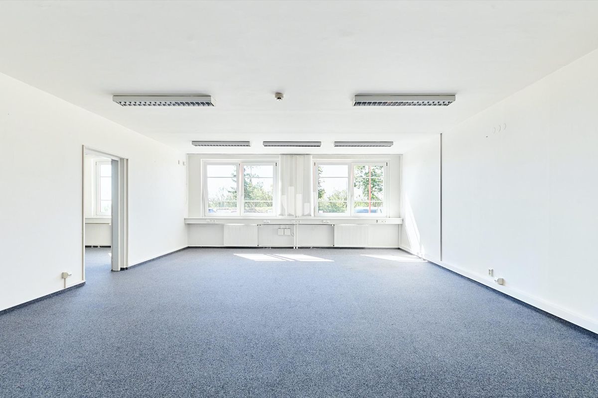 Pronájem kanceláře 105 m² – fotografie 3