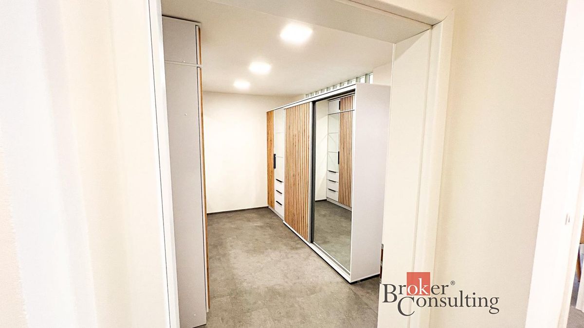 Pronájem bytu 2+kk 74 m² – fotografie 3
