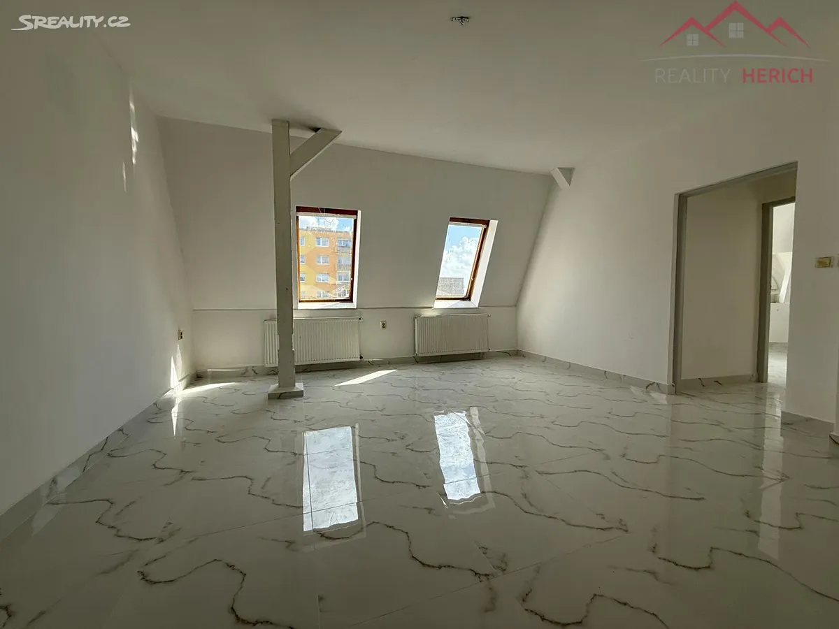 Pronájem bytu 3+1 70 m² – pohled 2