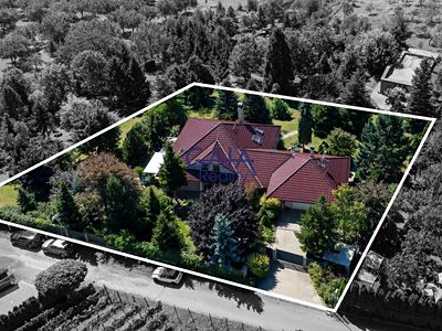 Prodej rodinného domu 354 m², pozemek 3088 m²
