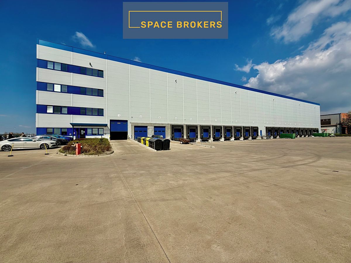 Pronájem skladového prostoru 5000 m², Hradec Králové – fotka 1 z 3