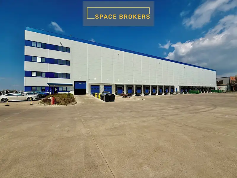 Pronájem skladového prostoru 5000 m², Hradec Králové – náhled fotky 1