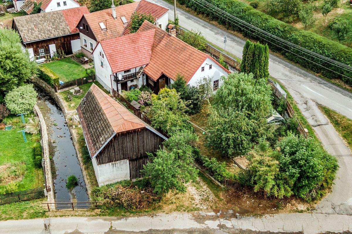 Prodej rodinného domu 125 m², pozemek 689 m² – fotografie 2