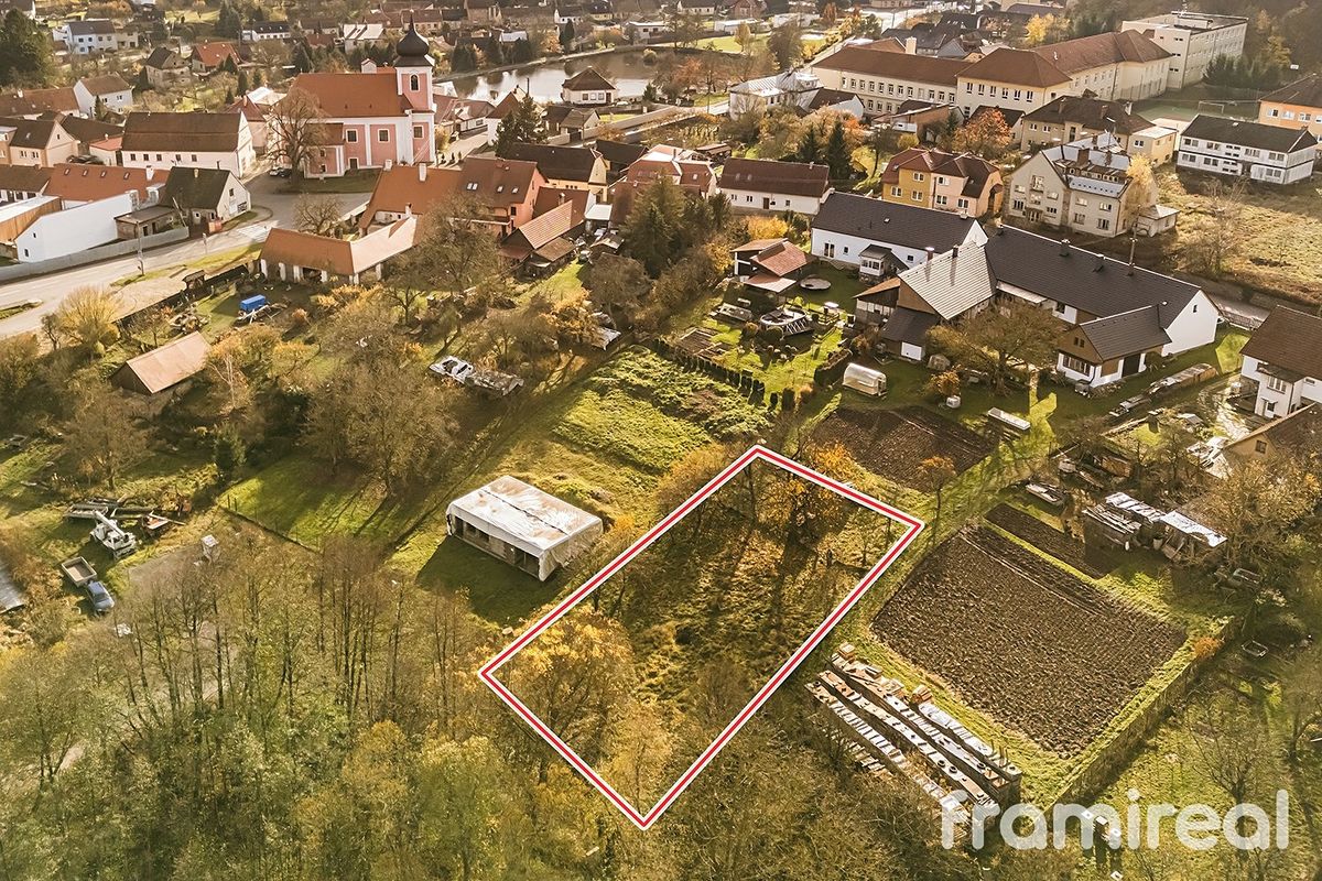 Prodej stavebního pozemku 1079 m² – fotografie 2