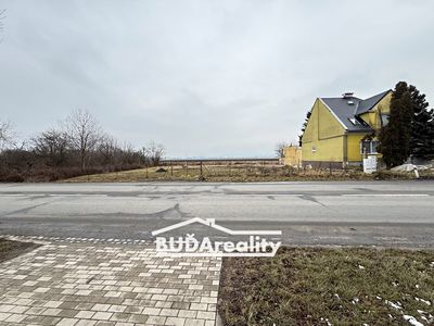 Prodej komerčního pozemku 1037 m²