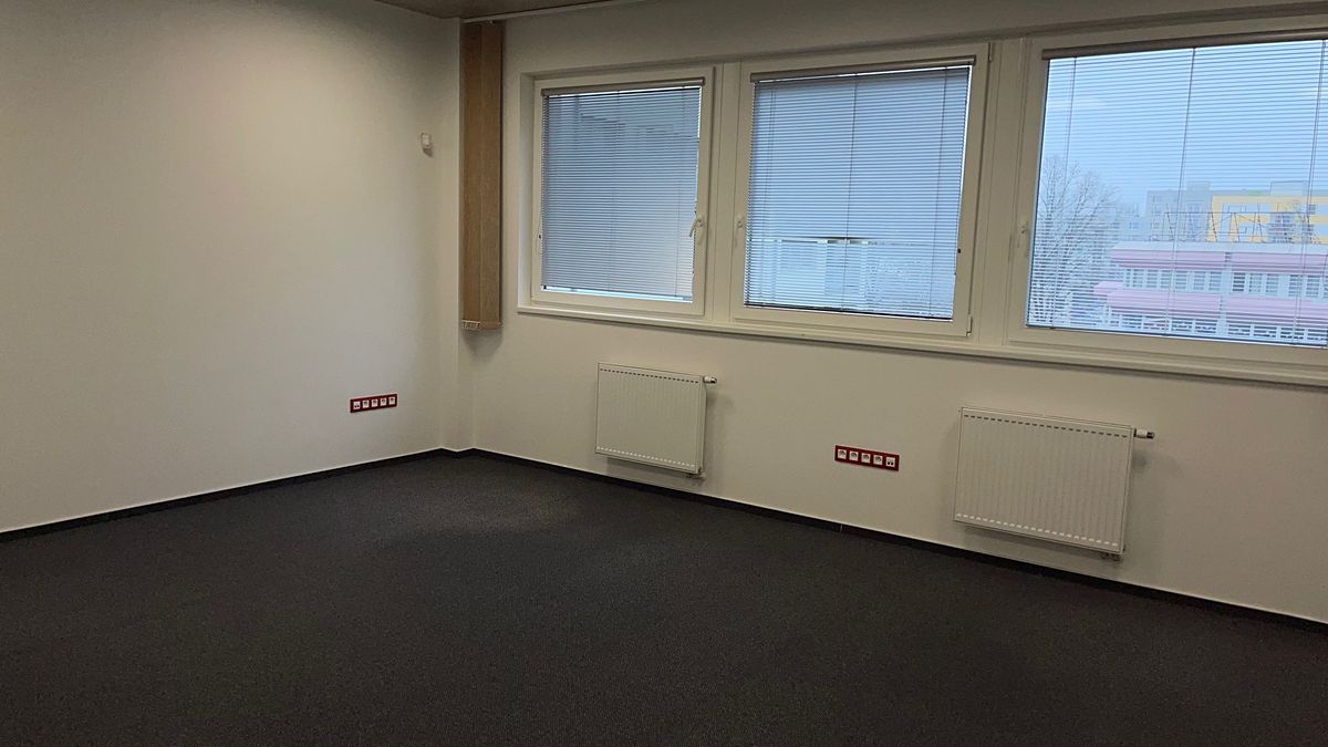Pronájem kanceláře 32 m² – fotografie 4