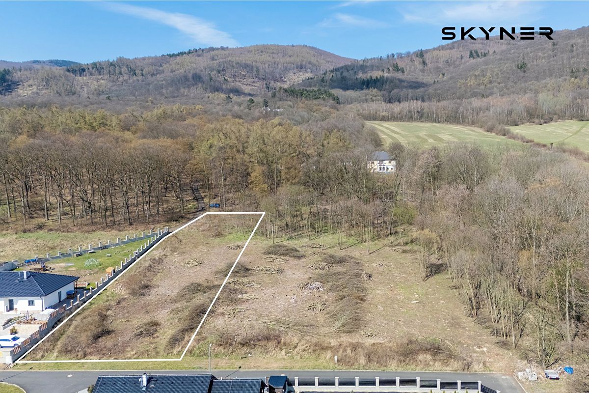 Prodej stavebního pozemku 2355 m² – fotografie 2