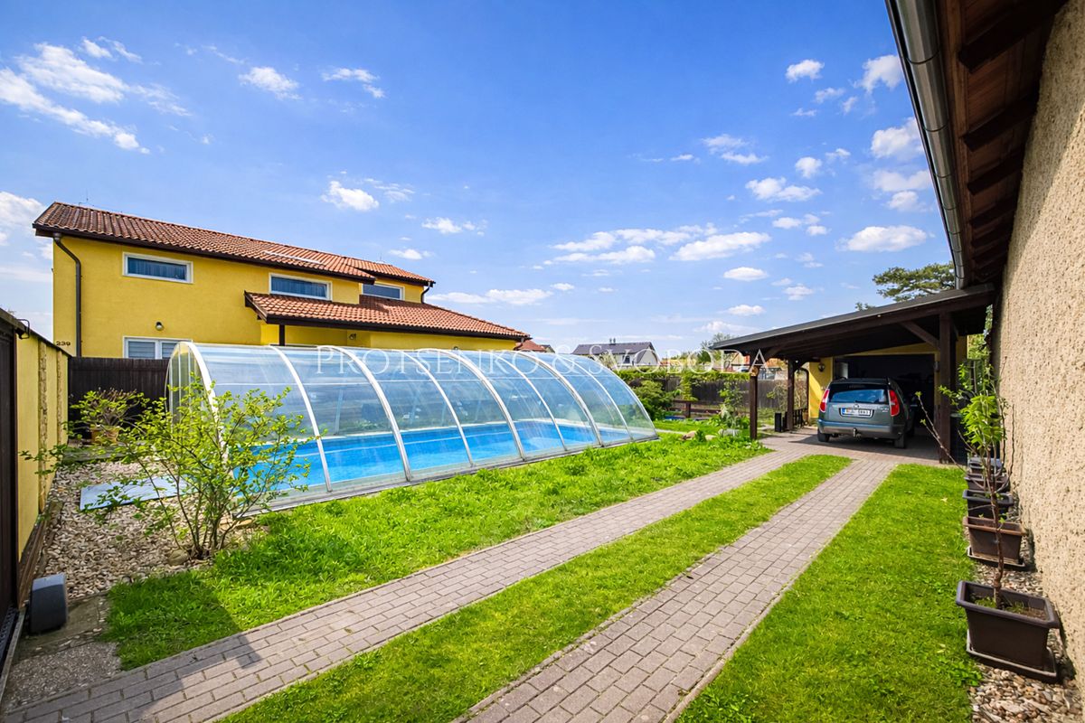 Prodej rodinného domu 283 m², pozemek 721 m² – fotografie 4