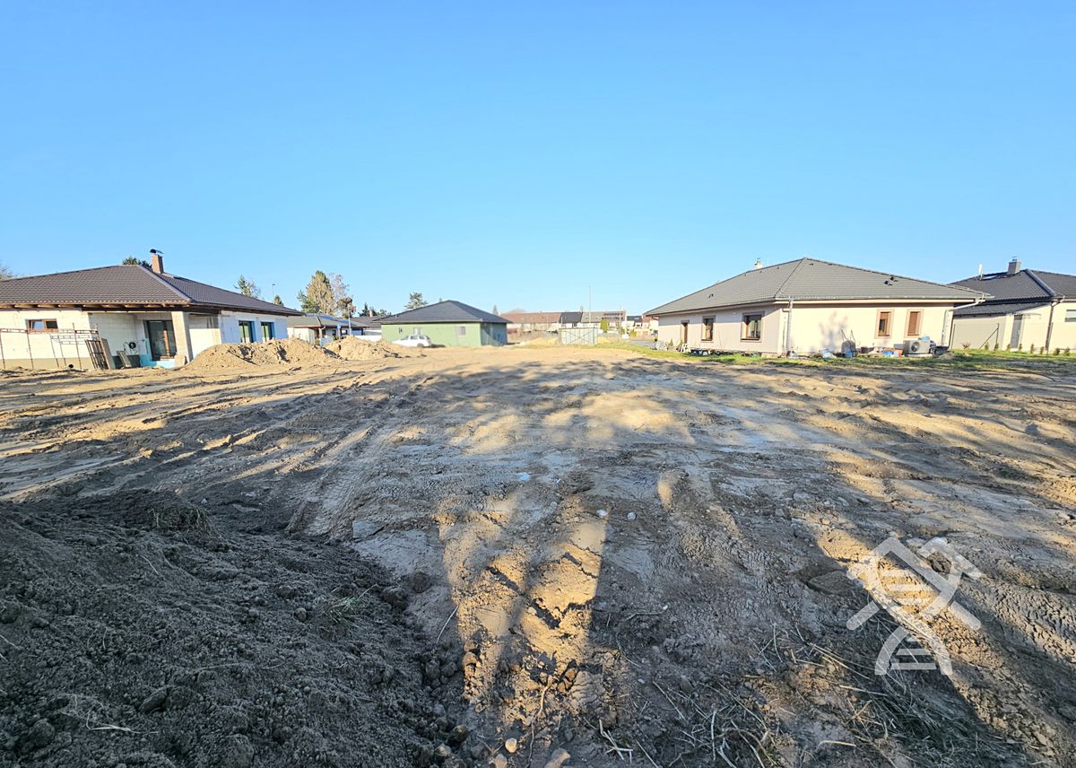 Prodej stavebního pozemku 1079 m² – fotografie 3