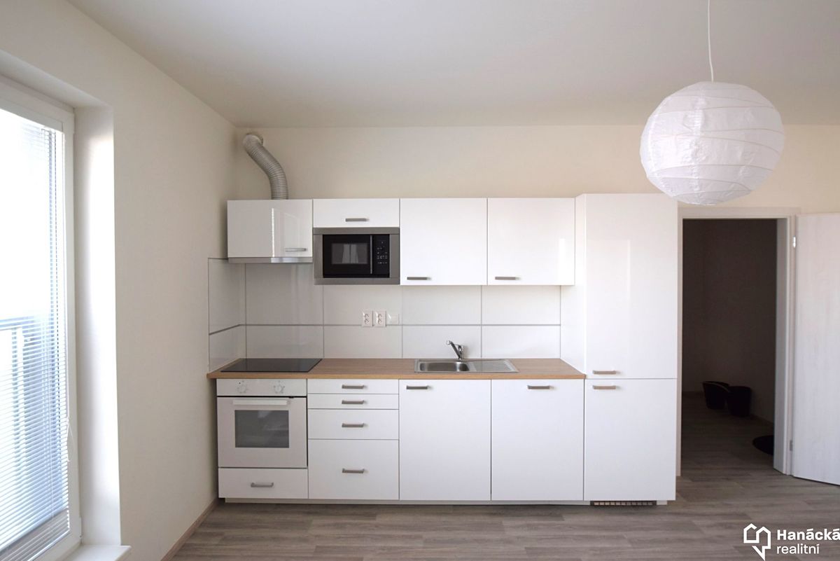 Pronájem bytu 2+kk 47 m² – fotografie 3