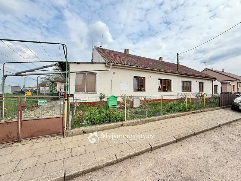 Prodej rodinného domu 192 m², pozemek 552 m², Vrbovec – náhled fotky 1