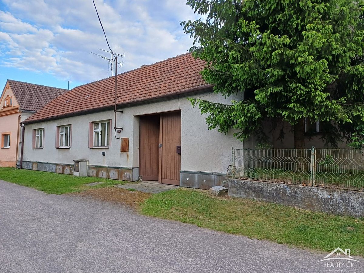 Prodej rodinného domu 111 m², pozemek 688 m² – fotografie 4