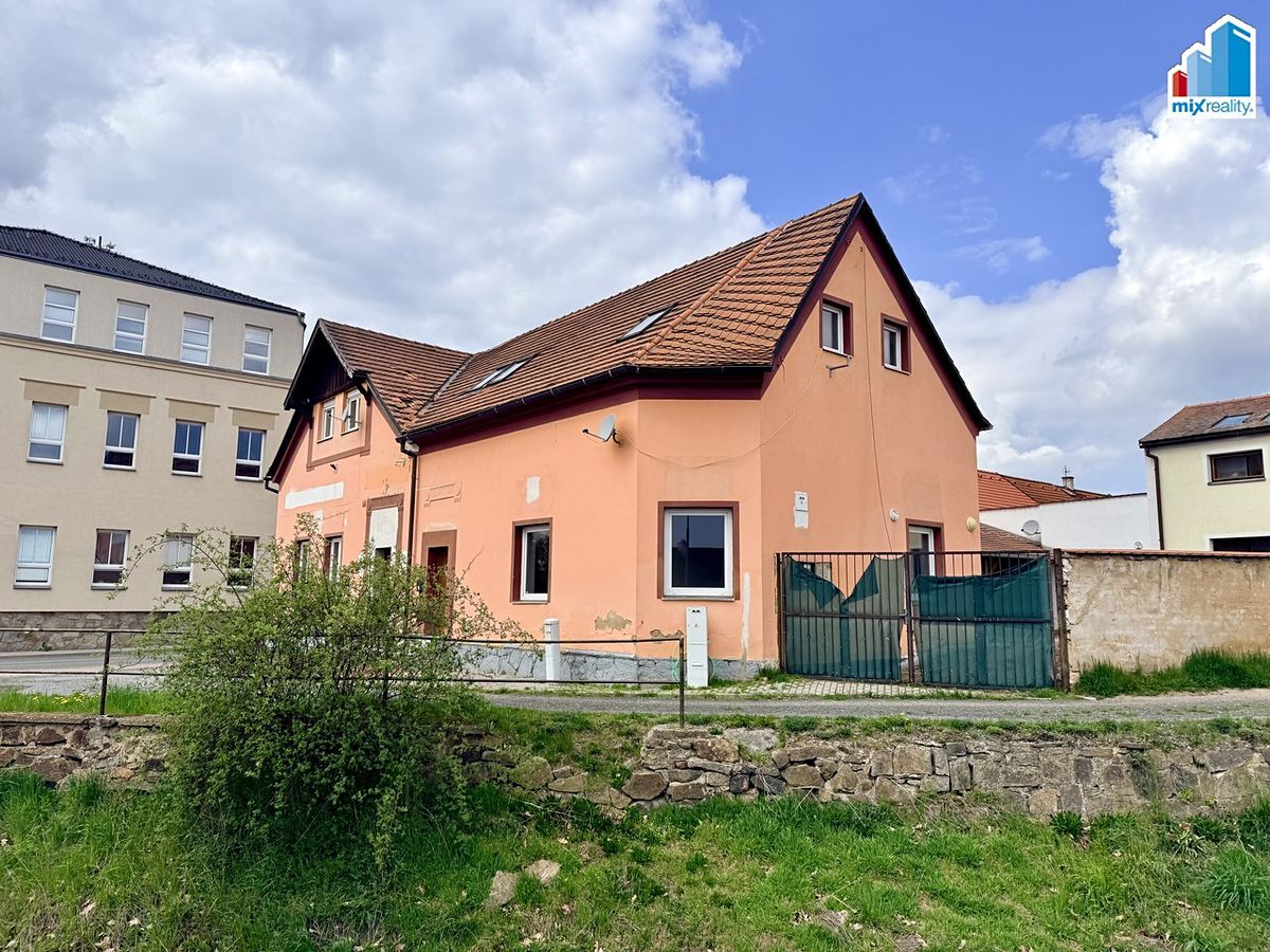 Prodej rodinného domu 397 m², pozemek 842 m² – fotografie 3