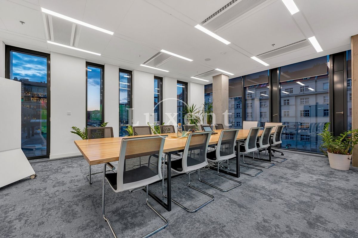Pronájem kanceláře 1560 m² – fotografie 2