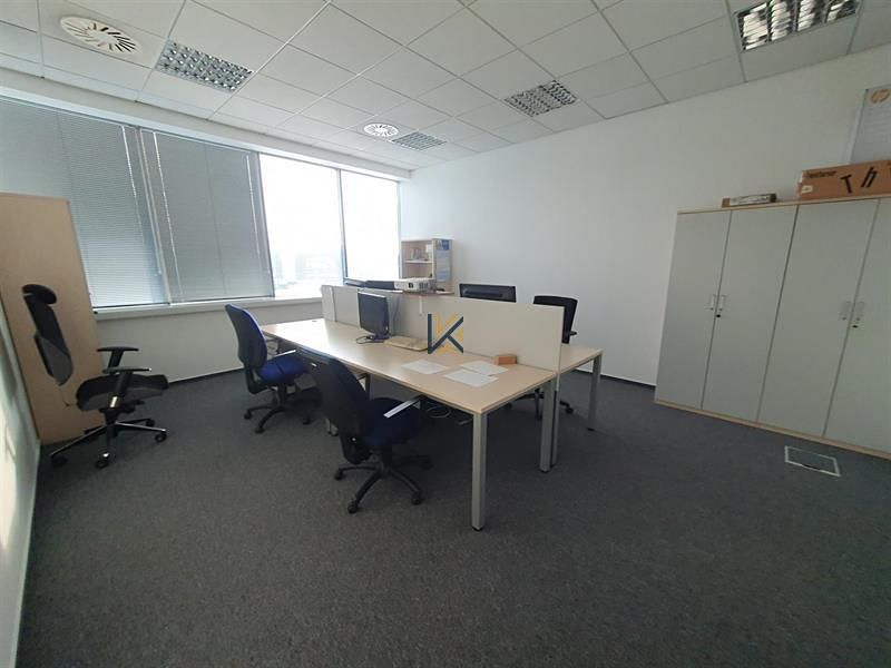 Pronájem kanceláře 140 m² – fotografie 2