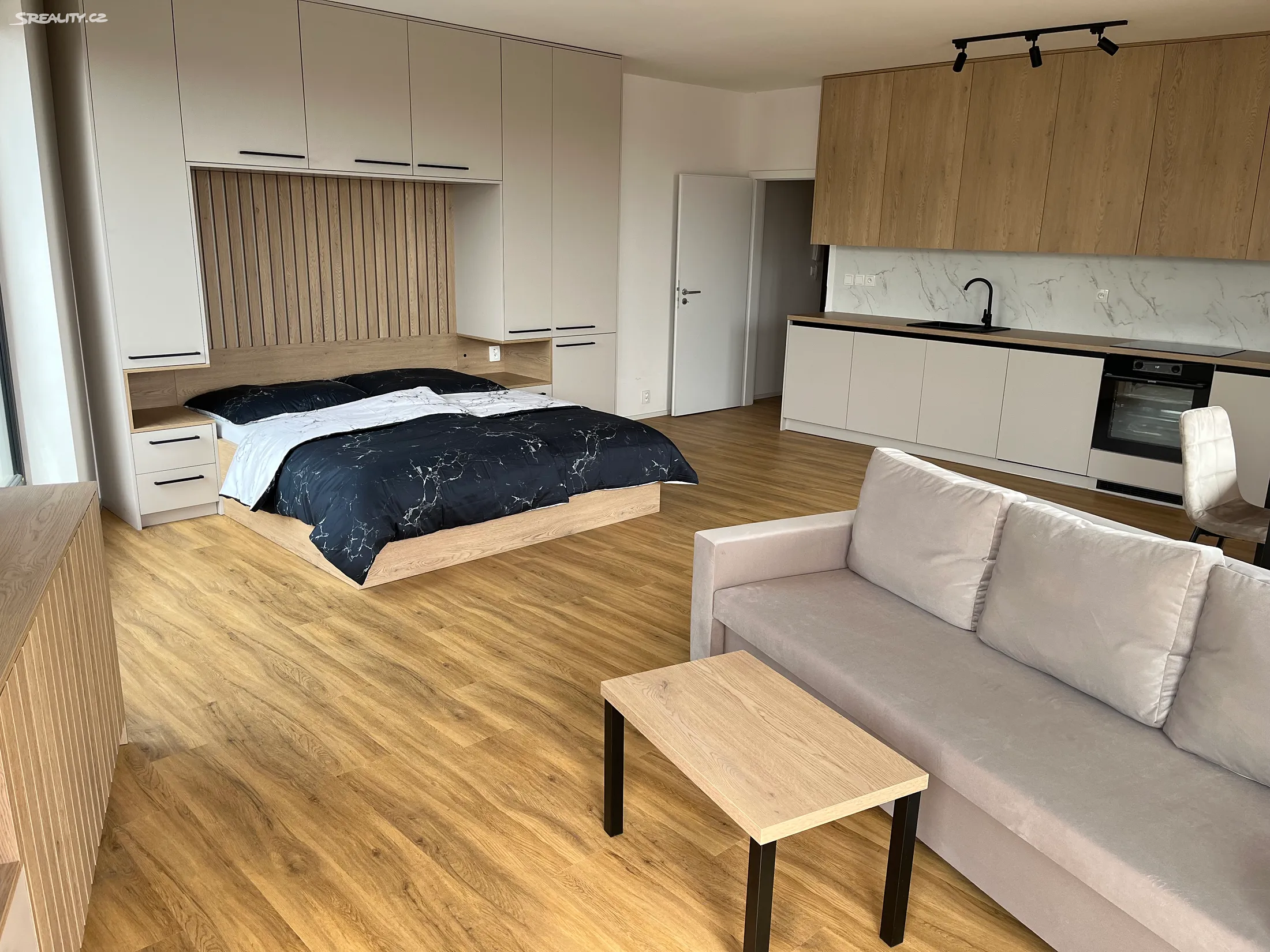 Pronájem bytu 1+kk 92 m²