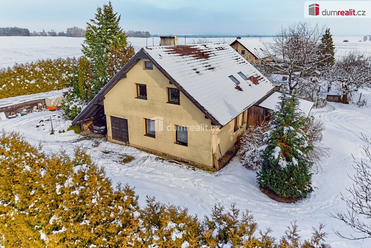 Prodej rodinného domu 200 m², pozemek 795 m² – fotografie 2