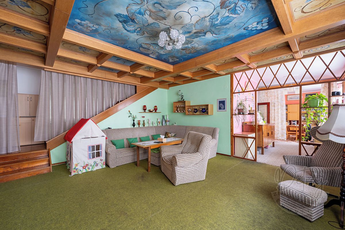 Prodej rodinného domu 200 m², pozemek 850 m² – fotografie 2