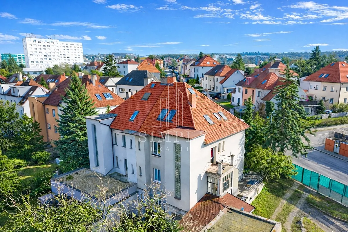 Prodej rodinného domu 360 m², pozemek 366 m²