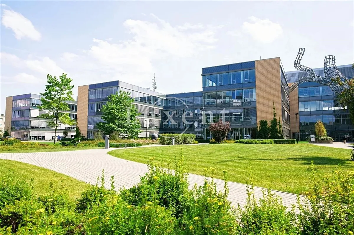 Pronájem kanceláře 1045 m²