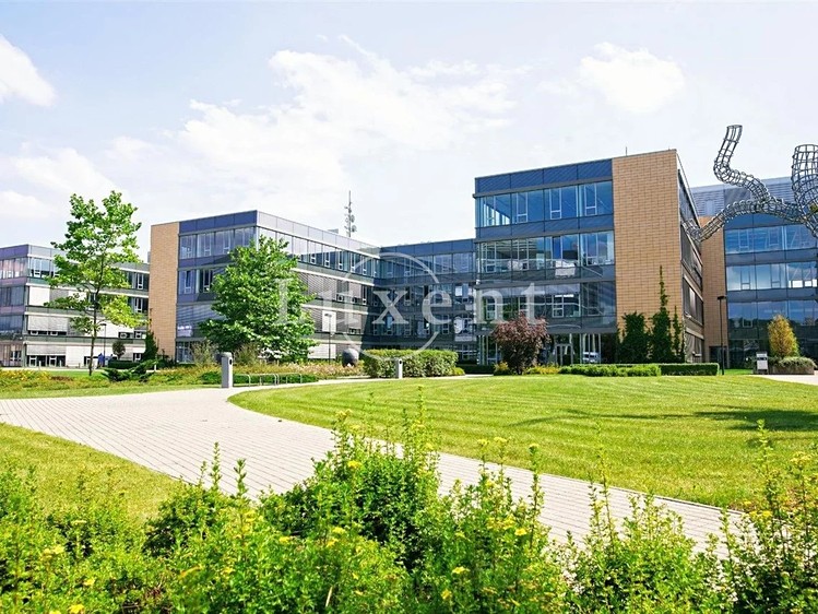 Pronájem komerčního prostoru, 1 045 m² (1 z 13)