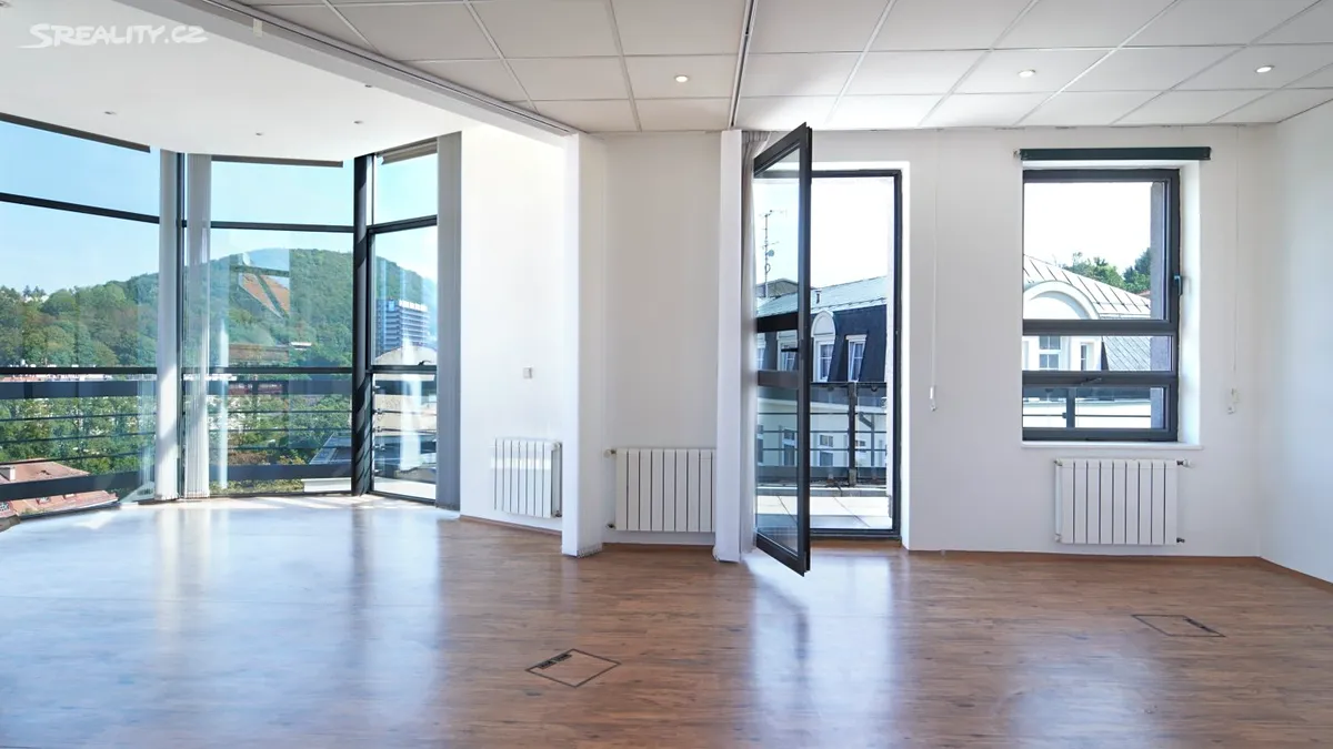 Pronájem kanceláře 58 m² – pohled 2