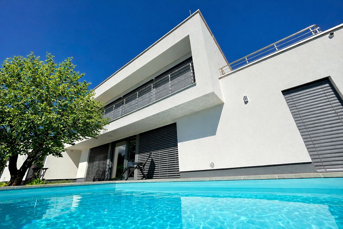 Prodej vily 213 m², pozemek 1005 m² – fotografie 2