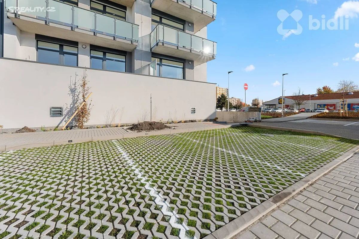 Pronájem garážového stání 18 m² - View 3