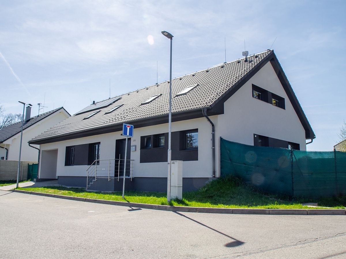 Prodej rodinného domu 350 m², pozemek 654 m² – fotografie 3