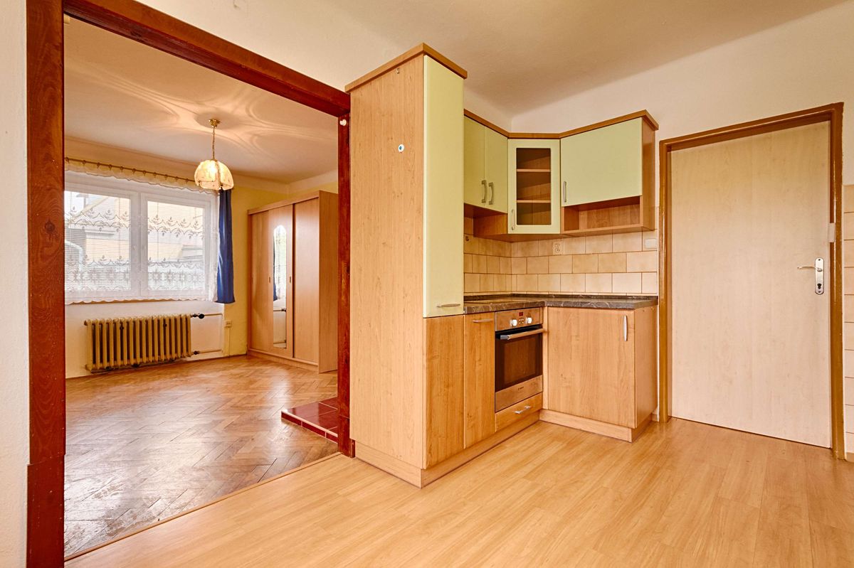Prodej rodinného domu 180 m², pozemek 805 m² – fotografie 4